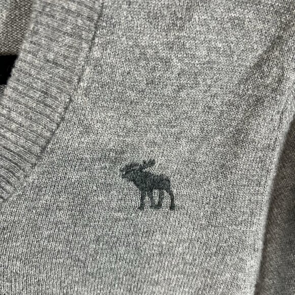 Abercrombie & Fitch Mens Gray Sweater Muscle V Neck Size M Wool Blend Preppy - Picture 4 of 10
